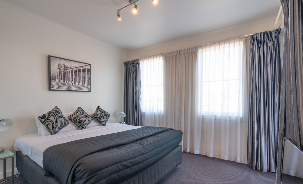 Mixed Dorm, Apartment, Queen Bed, Shared Bathroom