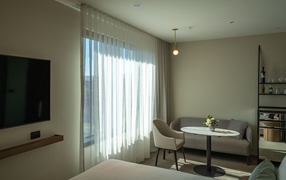 Oval Hotel Adelaide 27/50