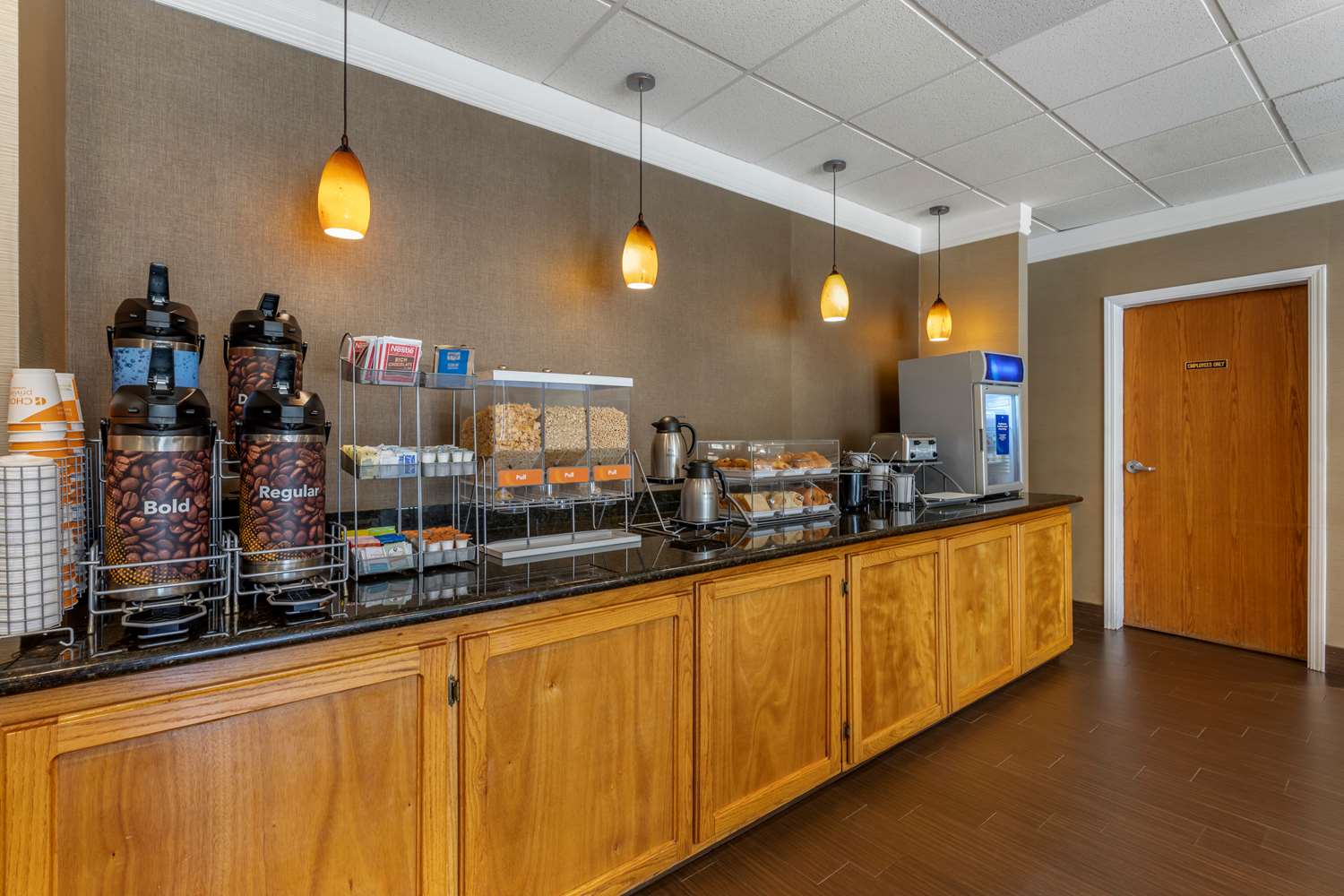 Comfort Suites Visalia - Convention Center 6/41