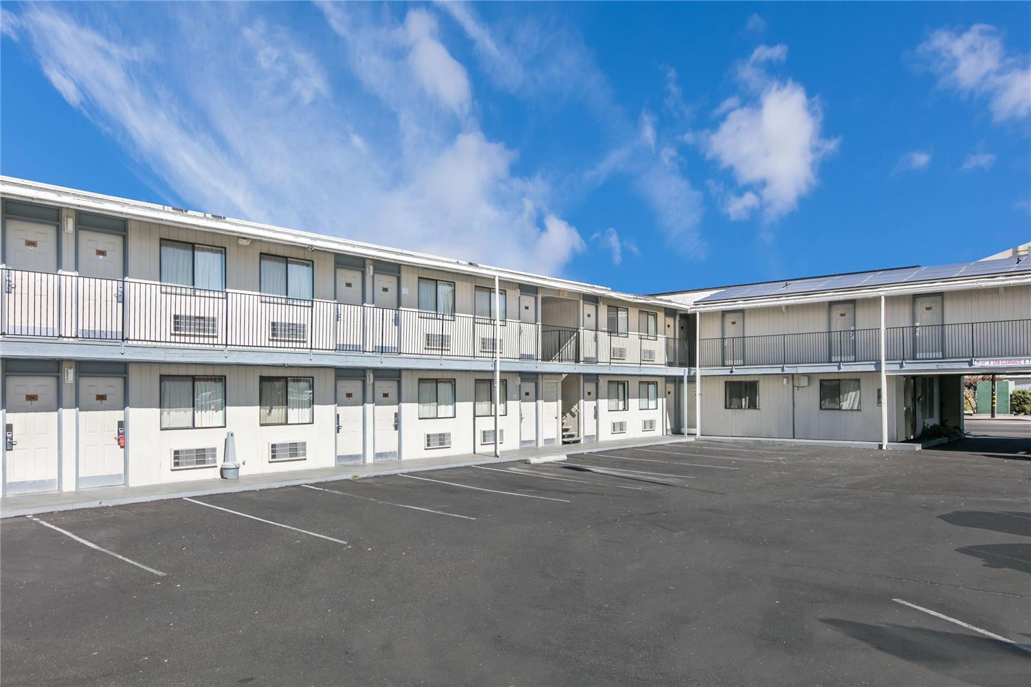 Super 8 by Wyndham Bishop CA 24/26