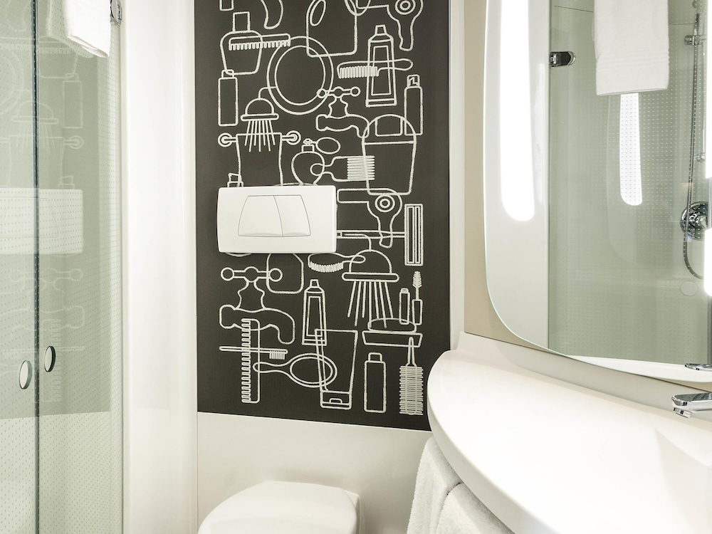 غرفة قياسية بسرير مزدوج وسرير فردي، Ibis Paris La Defense Courbevoie 5/6
