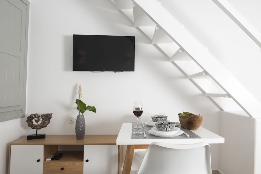 White Orchid Luxury Suites 40/50
