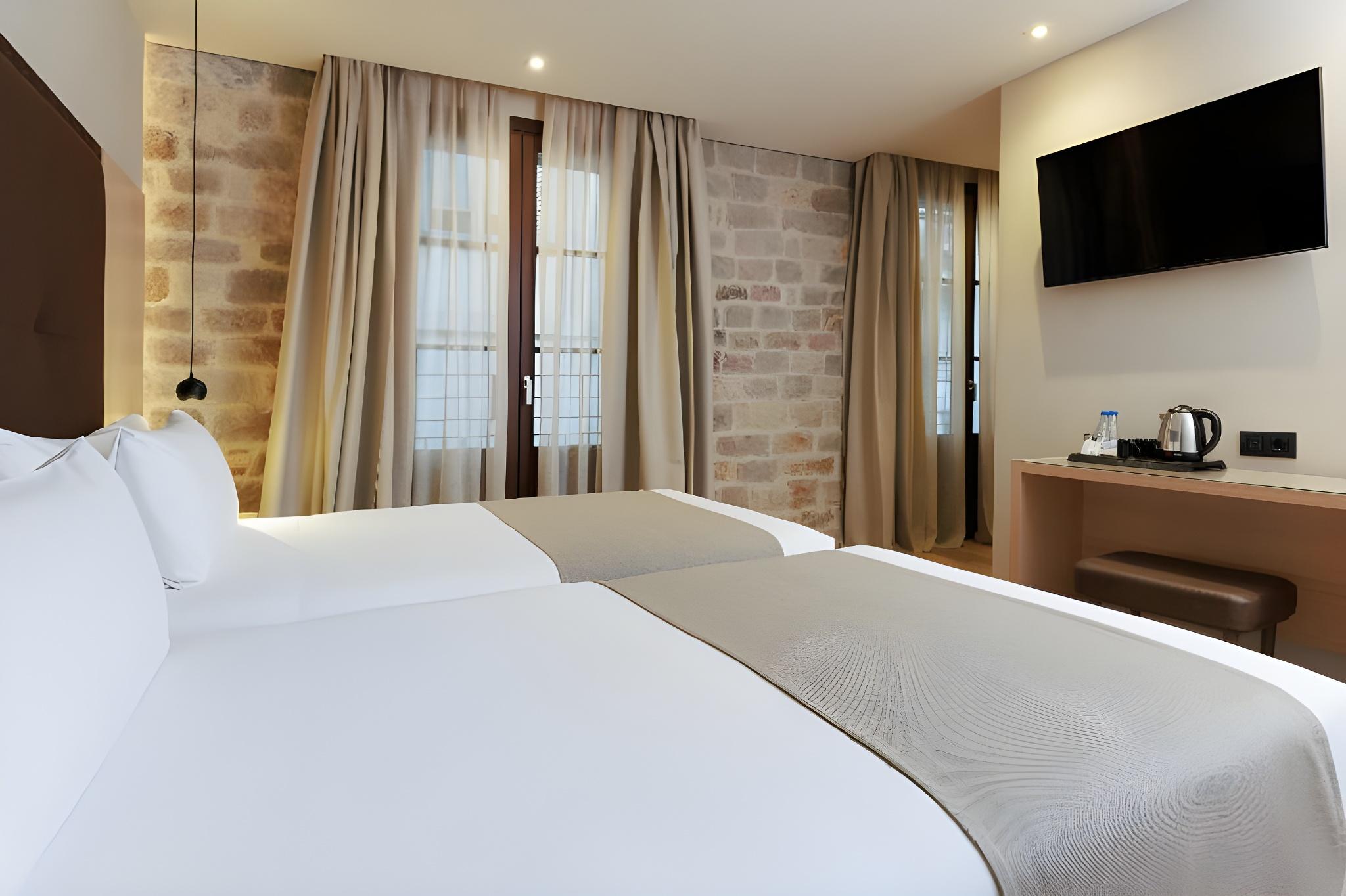 Deluxe, Double Bed
