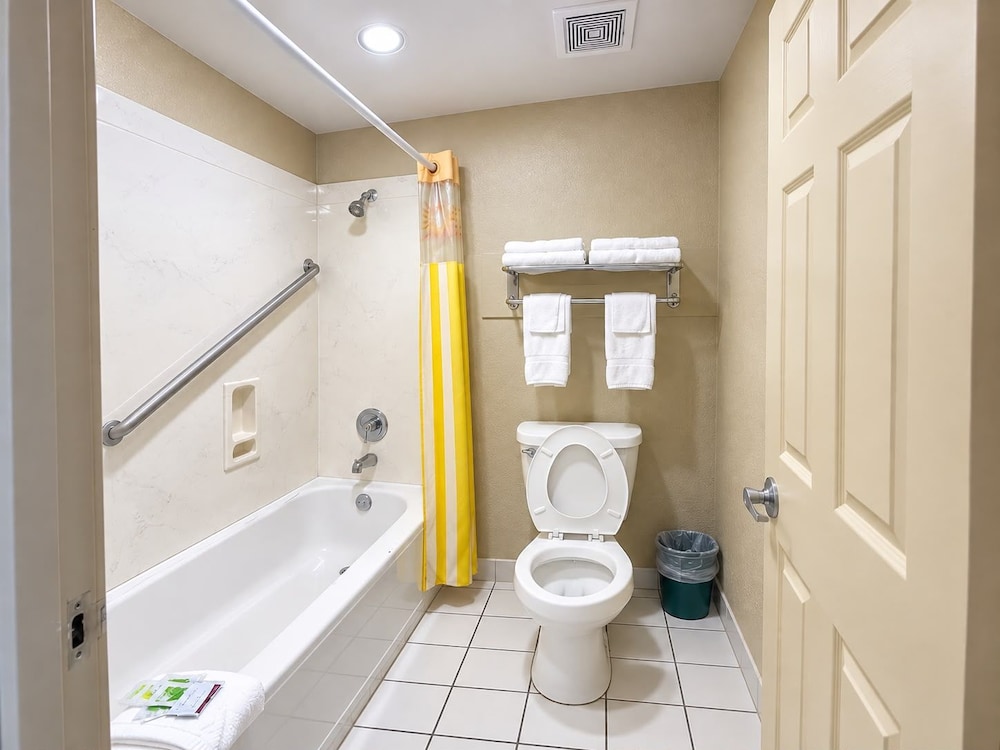Stratford House Inn and Suites 43/51
