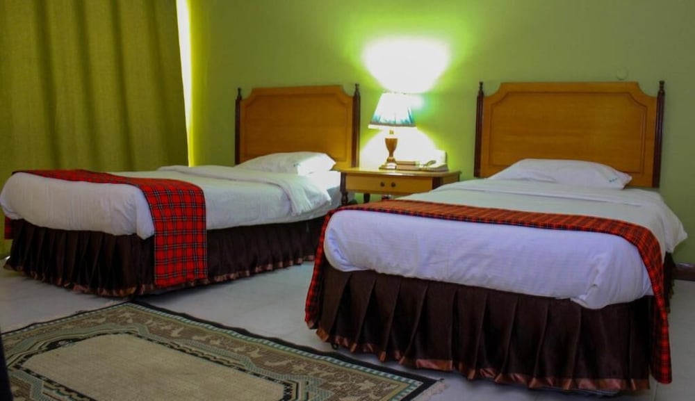 The Equator Hotel 24/60