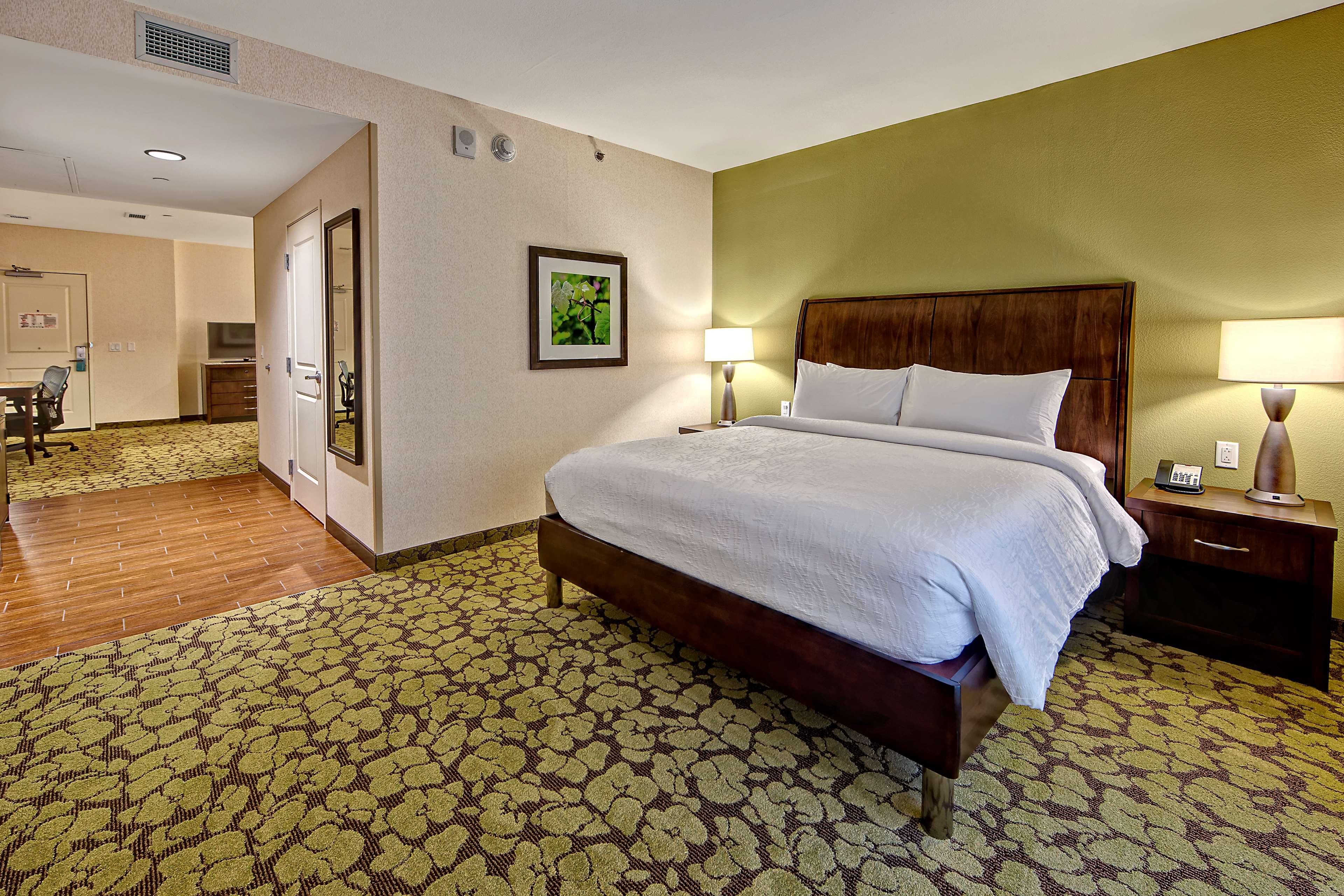 1 BEDROOM, SUITE, KING BED, SOFA