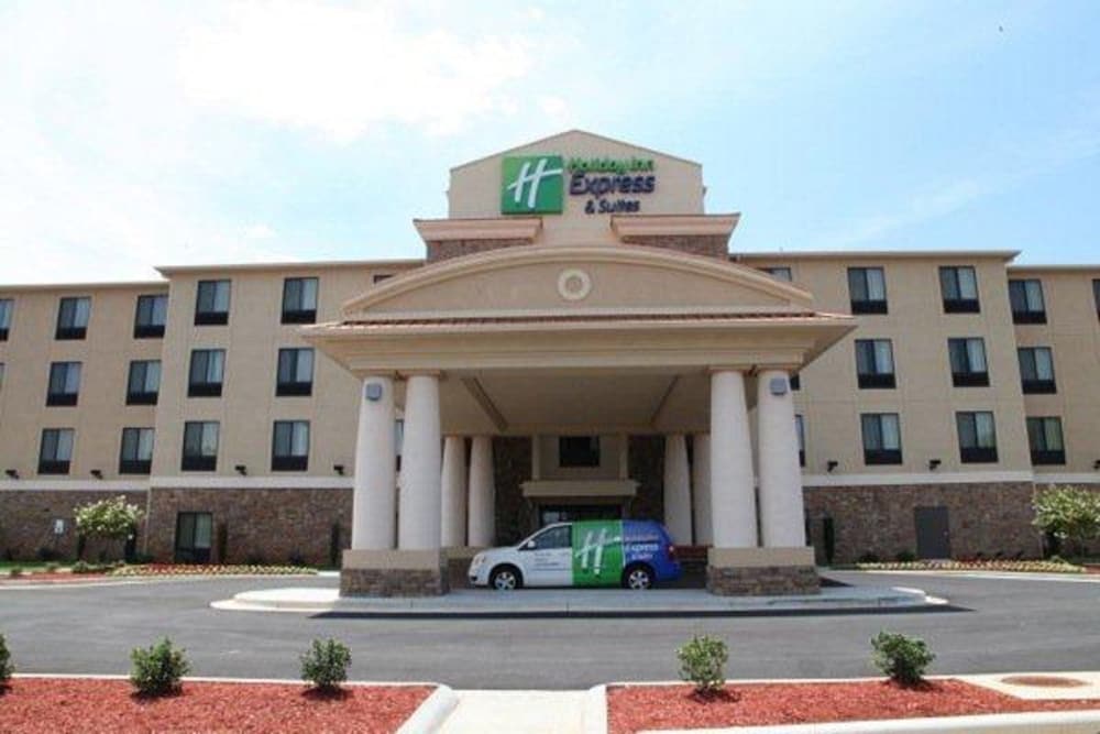 Holiday Inn Express Hotel And Suites Huntsville Airport 1/54