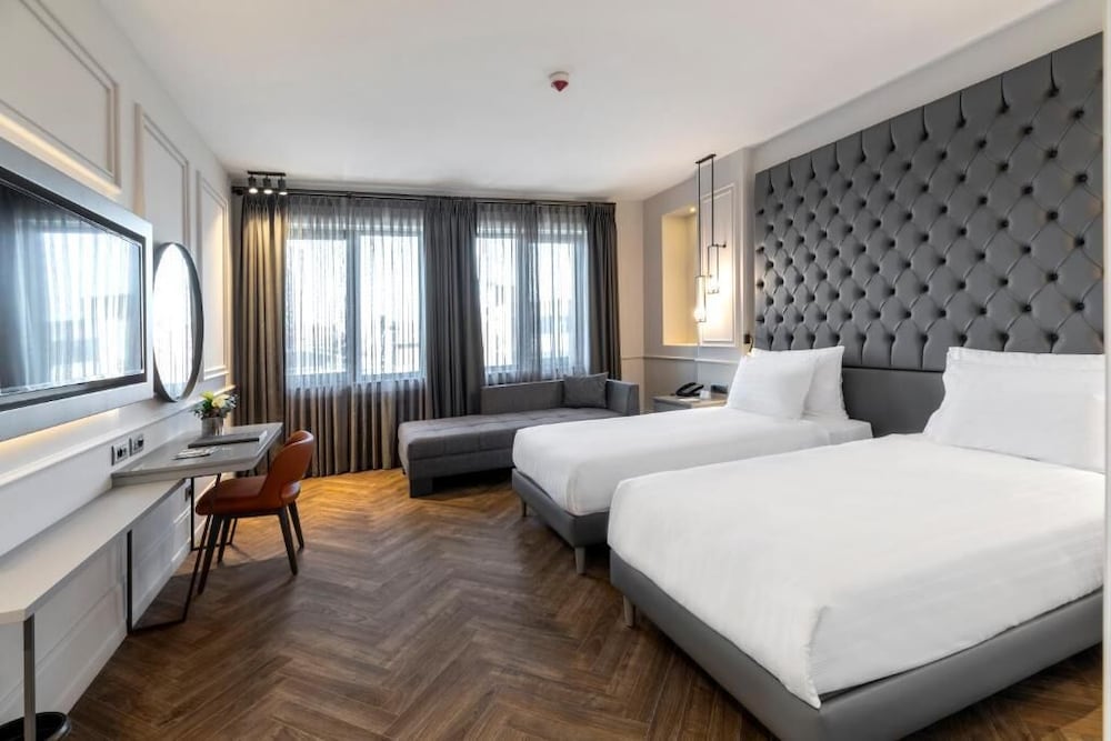 1 BEDROOM, SUPERIOR, TWIN BEDS