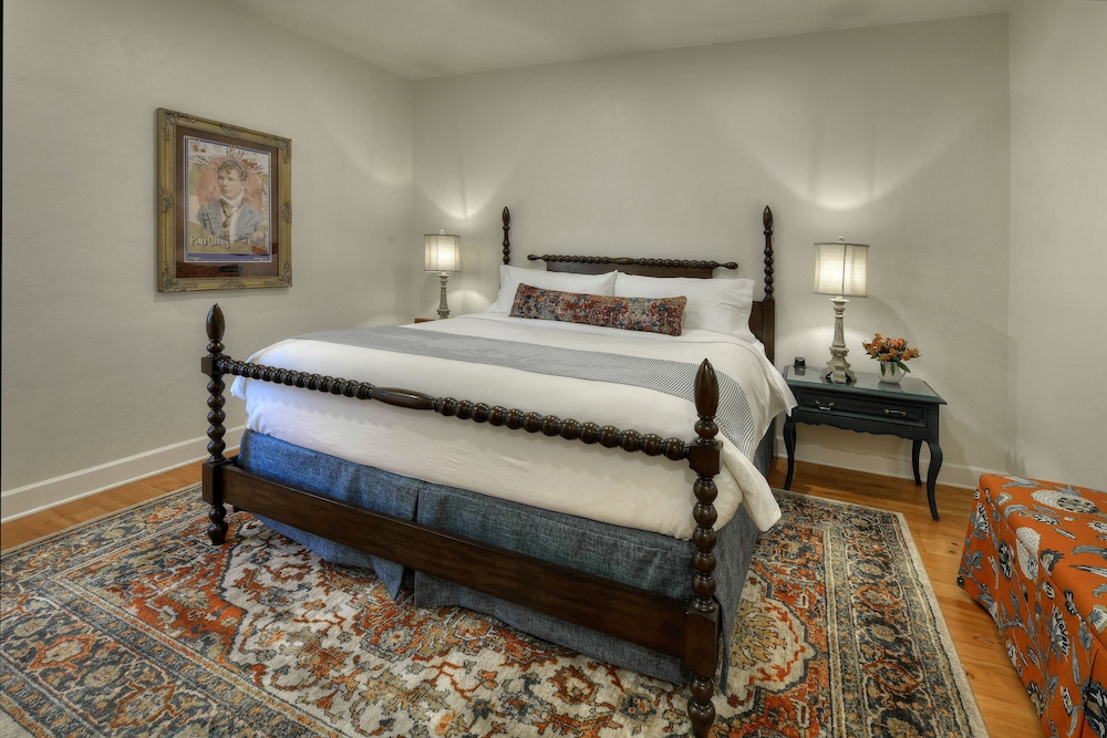 The Armory Park Inn 13/50