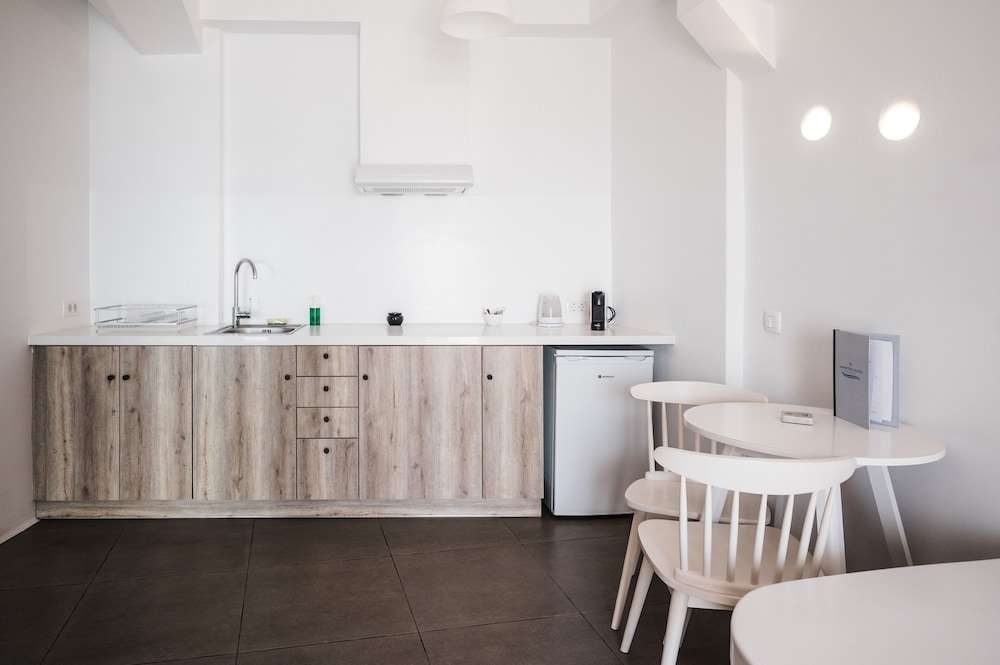 Amphitrite Suites Santorini 55/68