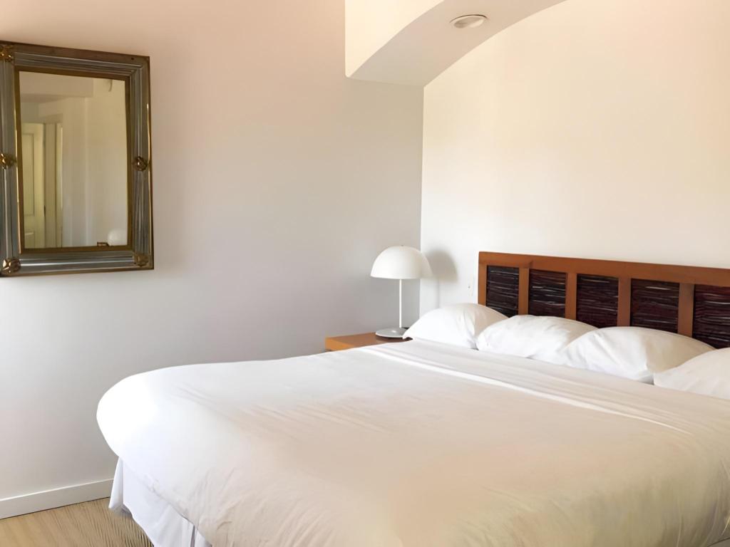 Gallery, King Bed