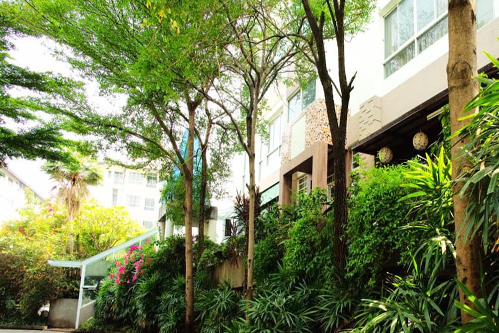 J. Park Hotel 61/62