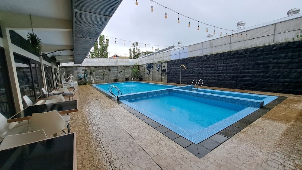 Permata Hijau Hotel 33/50