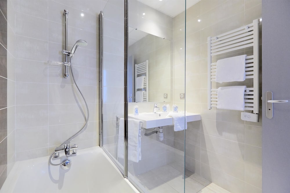 HOTEL KYRIAD SAINT CHELY D'APCHER - AIRE DE LA LOZERE 38/42