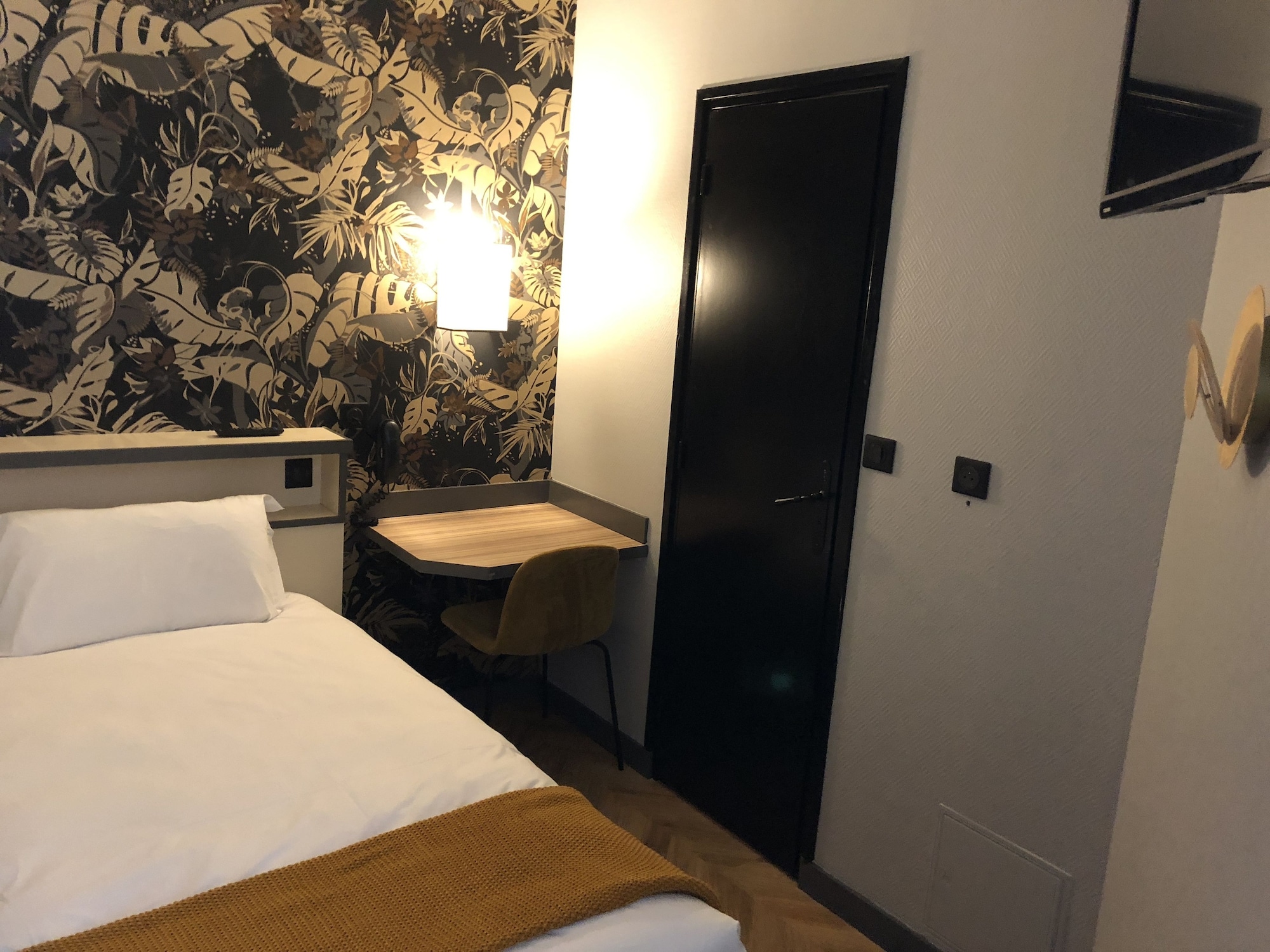 COZY, SINGLE, SINGLE BED