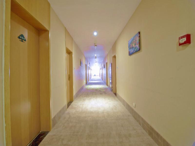 GreenTree Inn Jiangsu Zhenjiang Danyang Development Zone Municipal Government Business Hotel 25/30