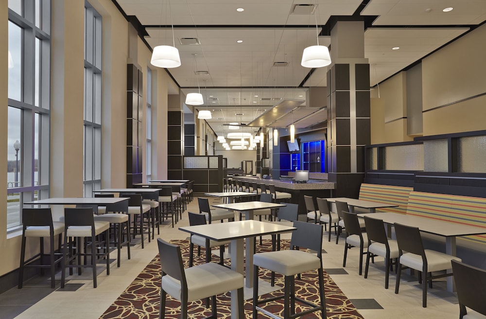 Doubletree By Hilton Lawrenceburg 28/33