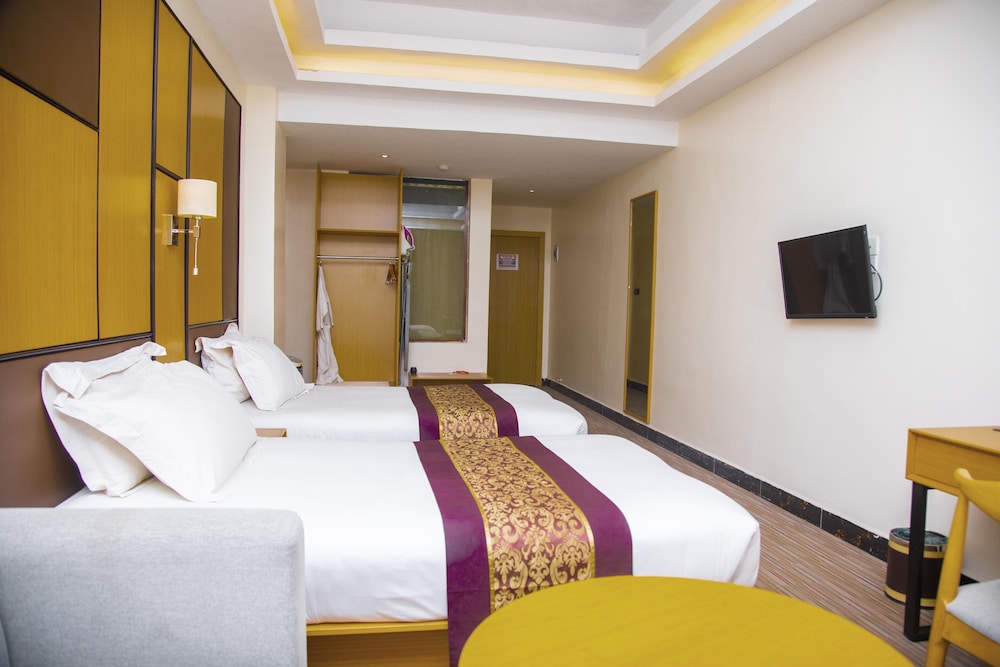 2000 Hotel 10/50