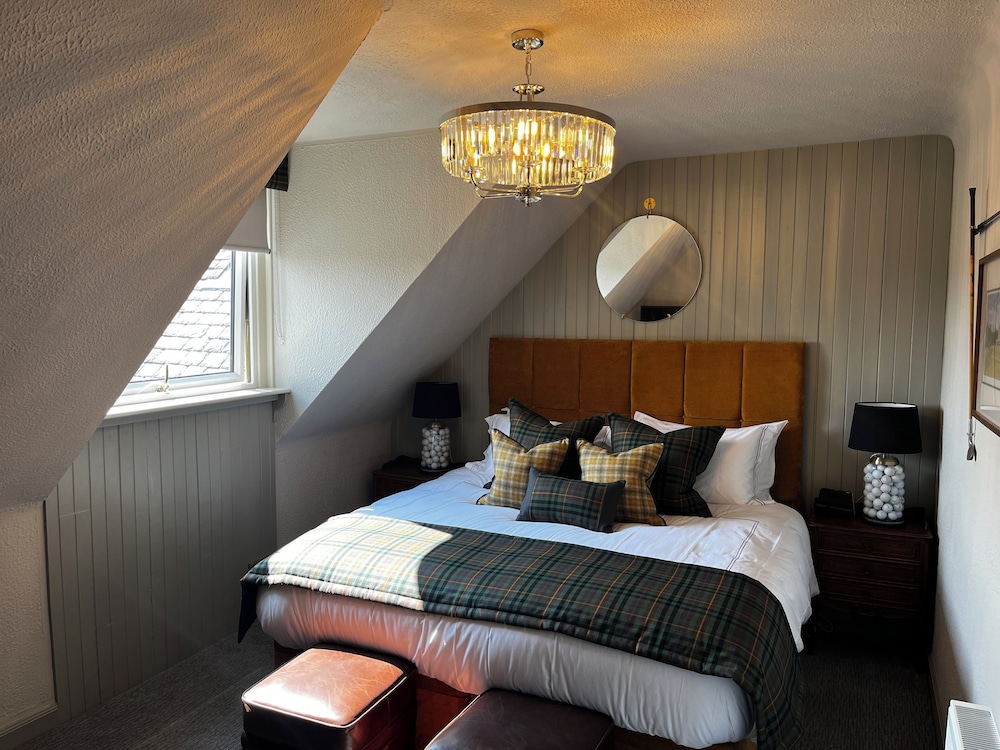 Abbotsford Hotel 9/50