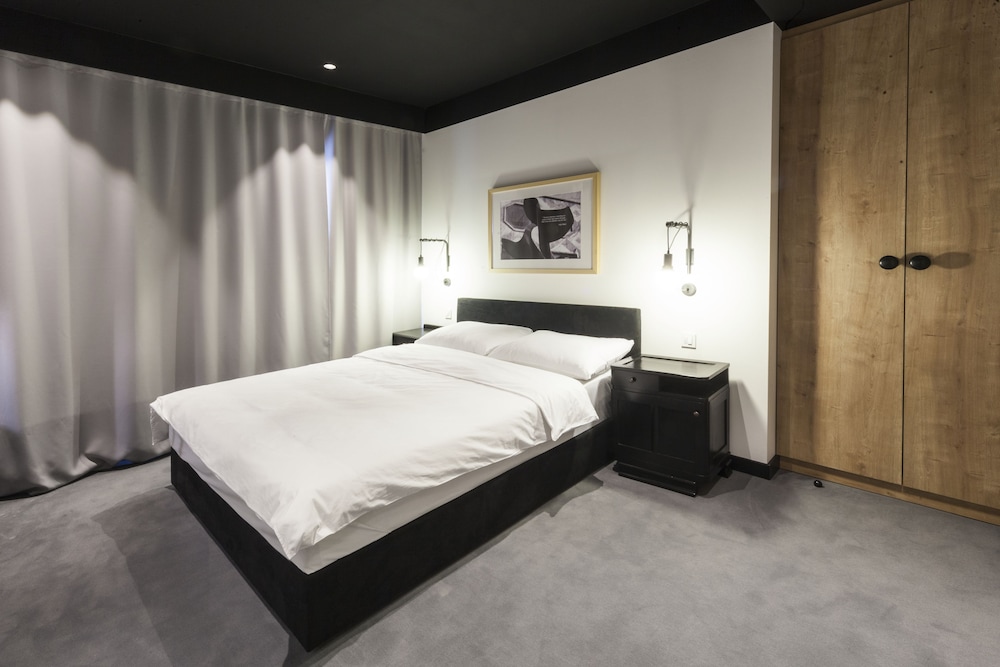 The Loop Hotel 17/63