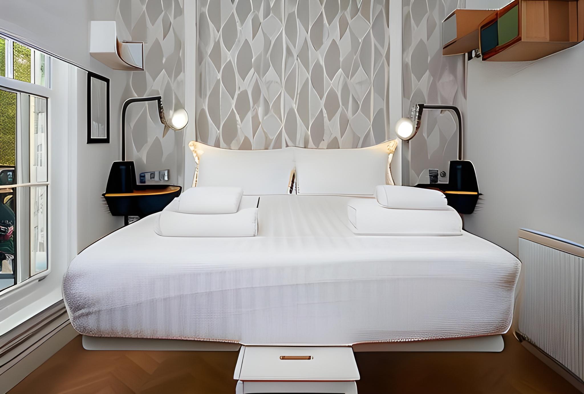 Room, Double Bed, Small