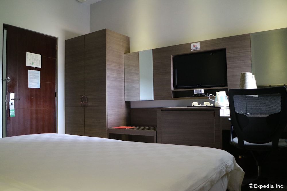 Avenue Suites Hotel 27/65