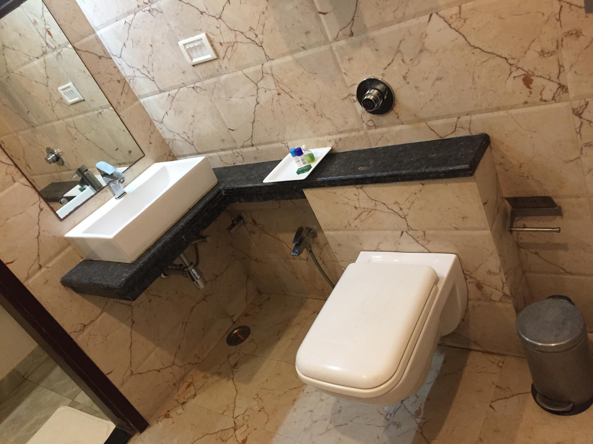Oyo Rooms Mall Road Cantonment 46/46