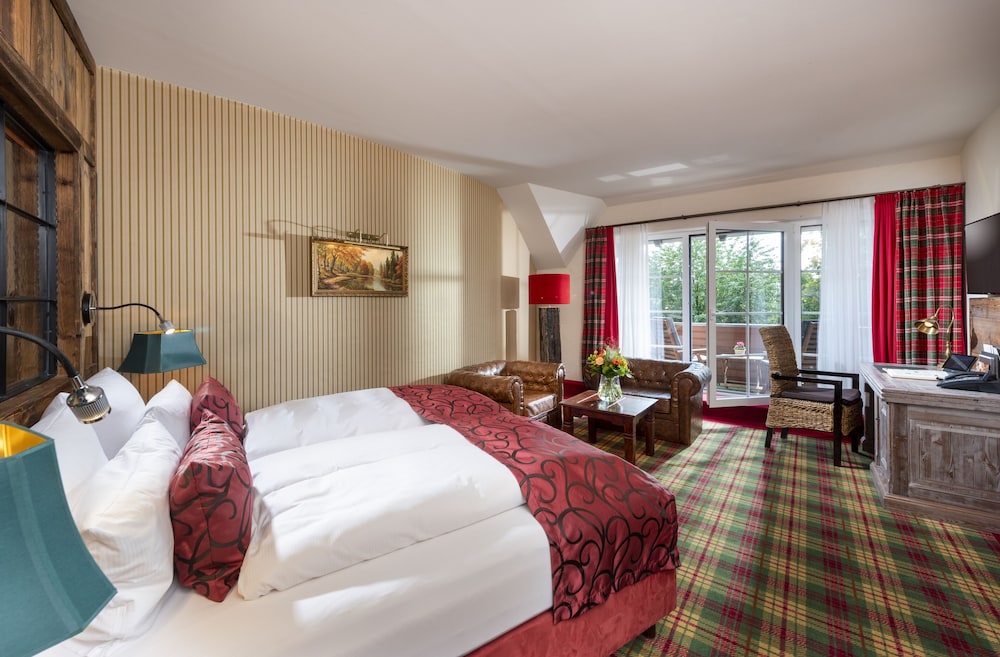 Deluxe, King Bed, Lake View, Garden Area