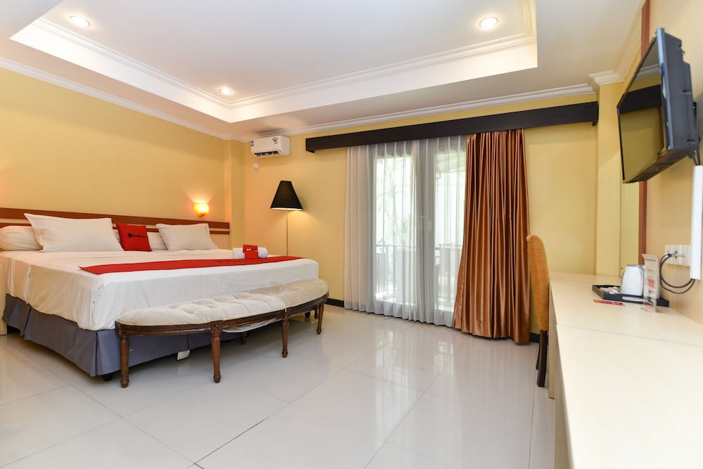 Reddoorz Plus Near Mall Bali Galeria 2 8/35