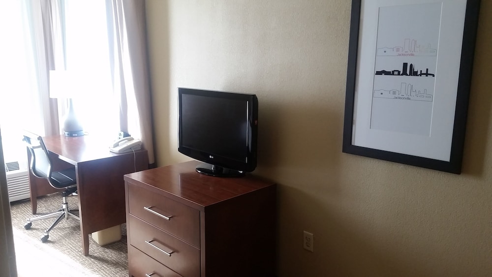 Comfort Suites Baymeadows Near Butler Blvd 24/27