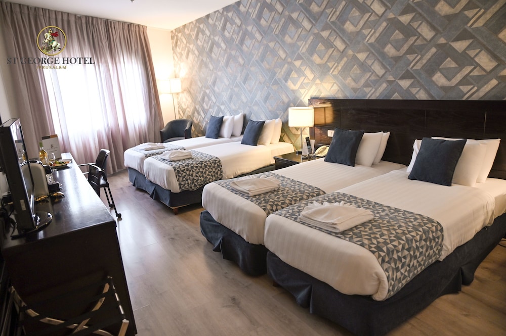 FAMILY, QUADRUPLE, 4 BEDS