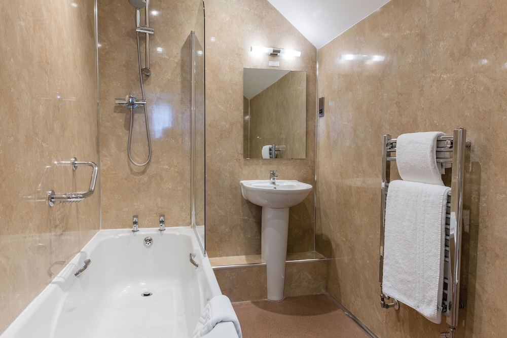Cozy, Double or Twin Bed, Lady Anne Middletons Hotel 3/3