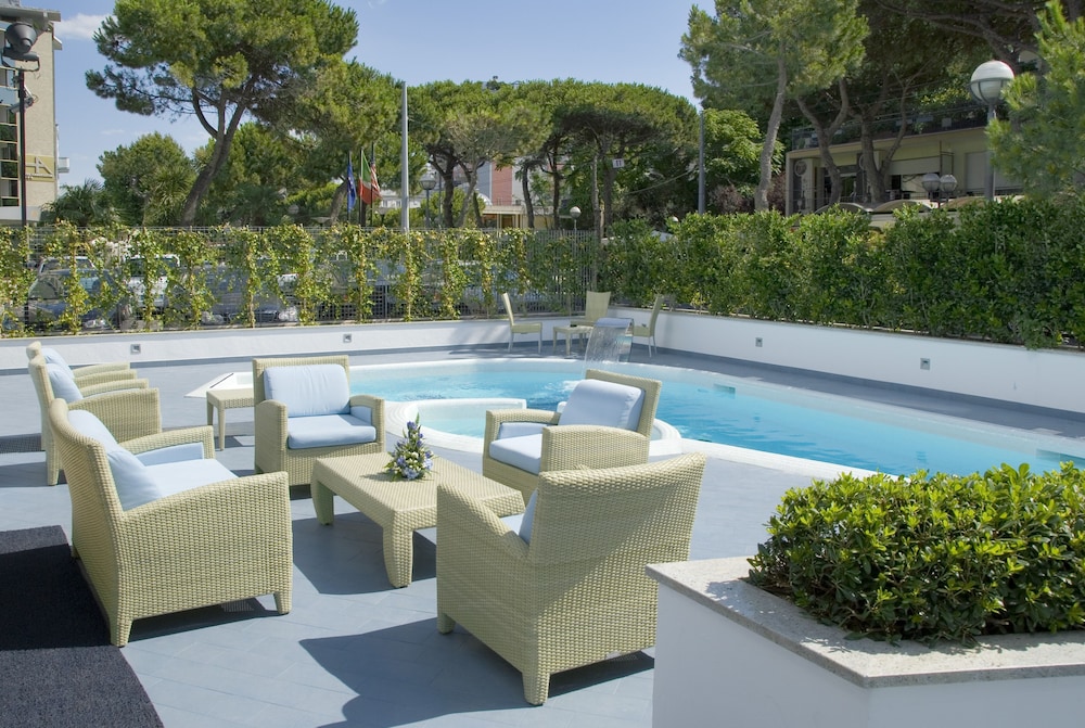 MERCURE RIMINI LUNGOMARE 7/71