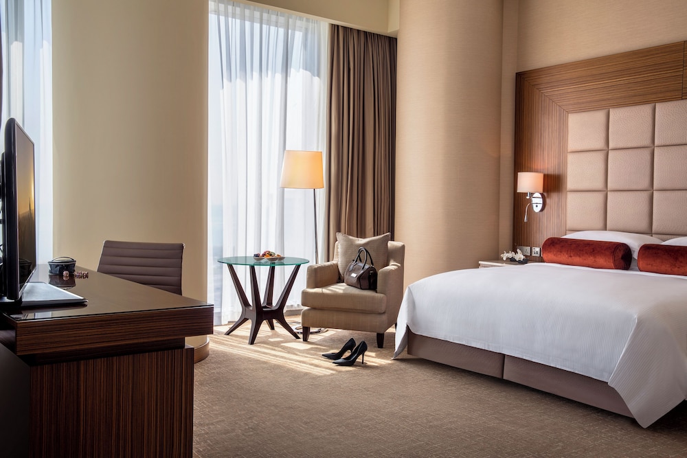 ROOM, KING BED
