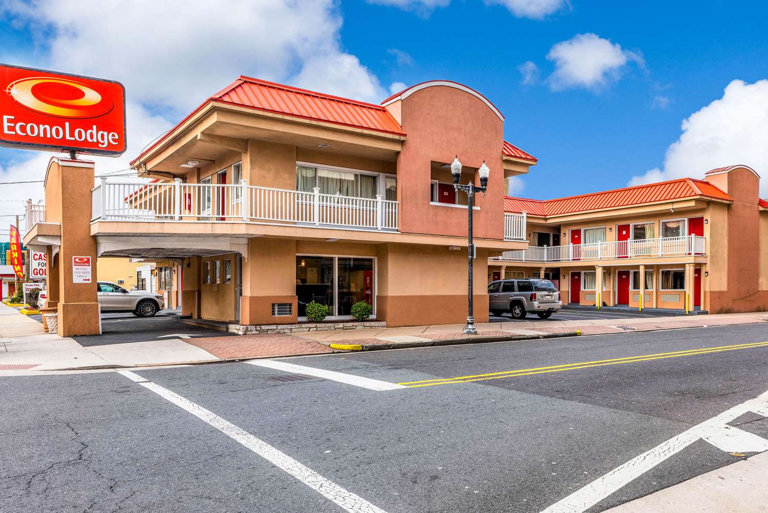 Econo Lodge Beach And Boardwalk 14/14