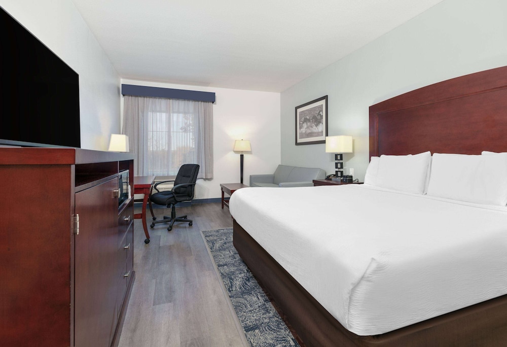 غرفة بسرير كينج، La Quinta Inn & Suites by Wyndham Fort Worth NE Mall 3/6
