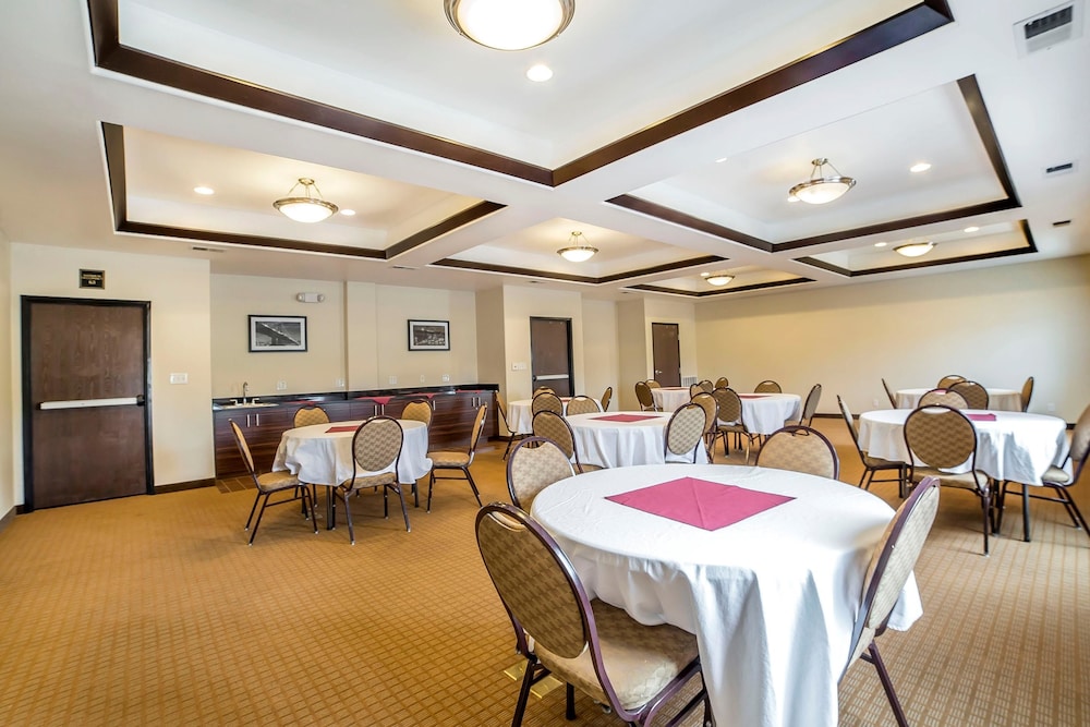 Sleep Inn and Suites Douglas, WY 33/39