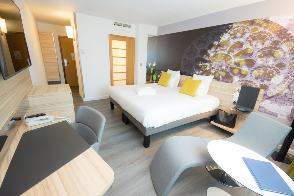 NOVOTEL CHARTRES 52/70