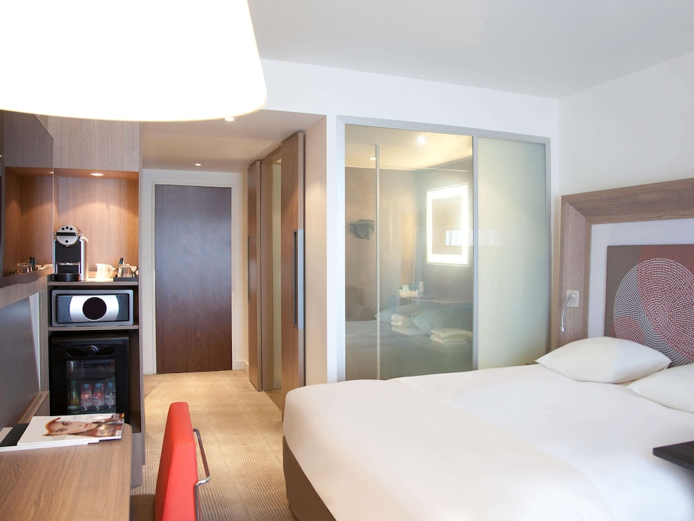 Novotel London Brentford 53/79