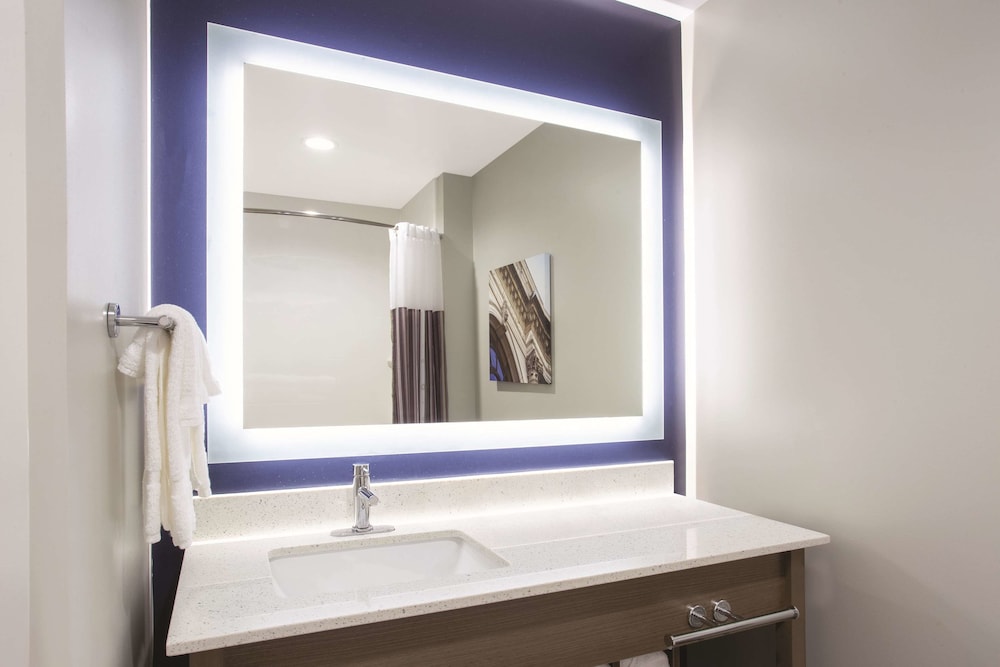 La Quinta Inn Suites By Wyndham Buffalo Amherst 7/50