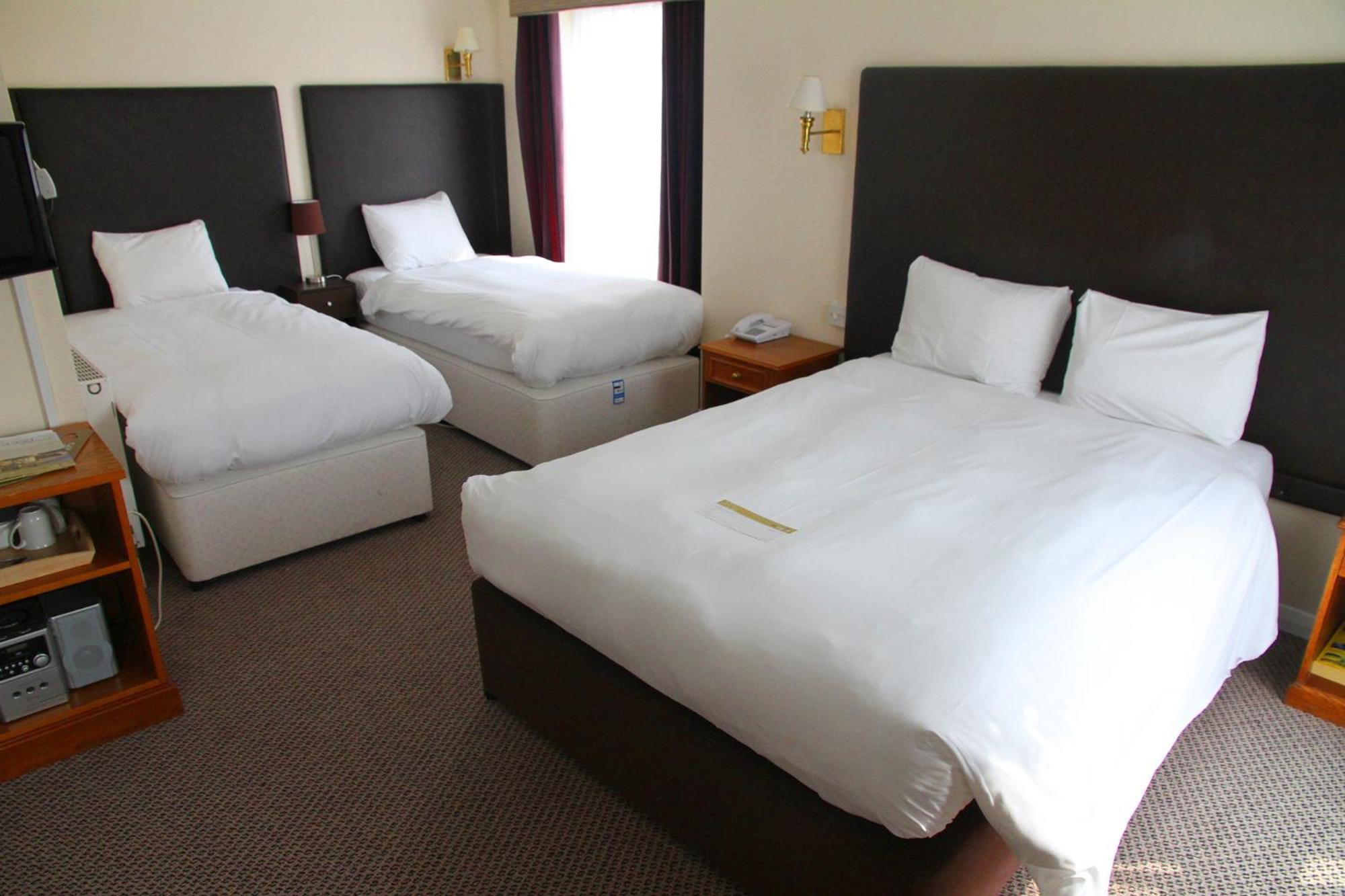 غرفة عائلية، Raven Hotel 2/9