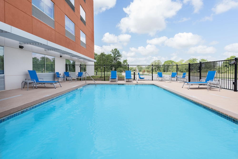 Holiday Inn Express & Suites Bryan 1/69