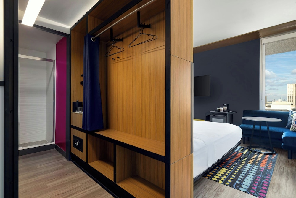Aloft, King Bed, Aloft Houston Galleria Hotel 4/10