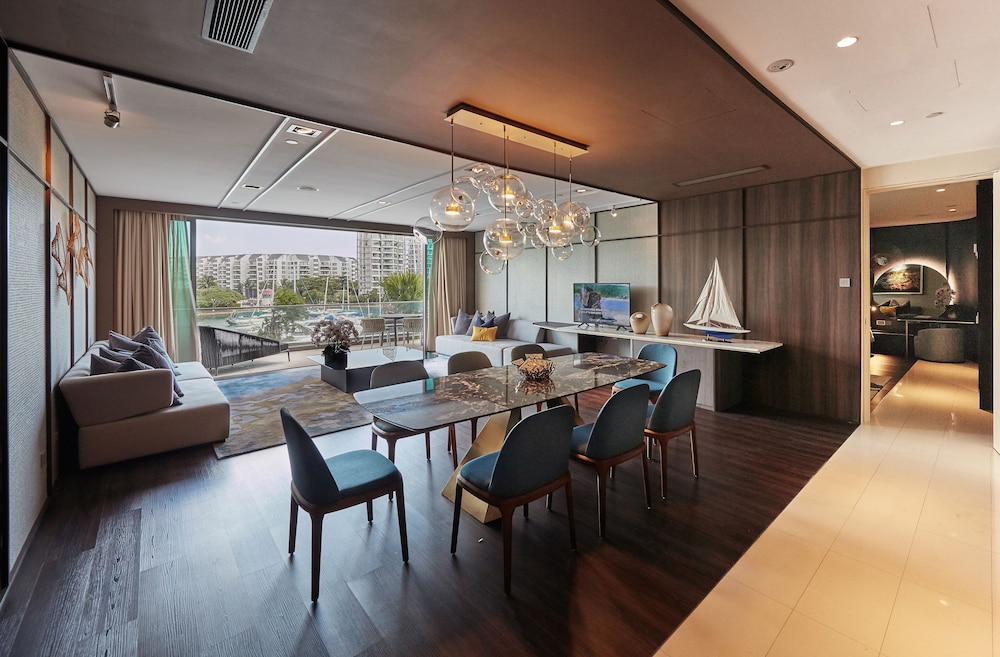 One 15 Marina Club 54/66