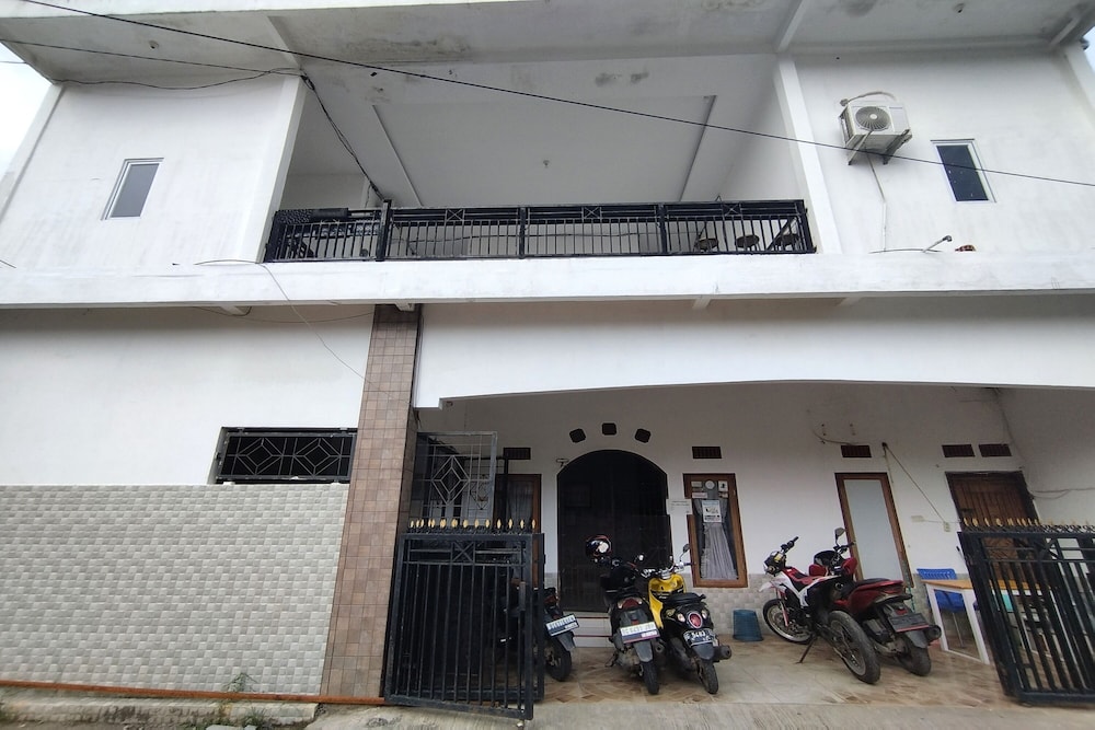 OYO 2933 Wisma Hiro Pertiwi 1/26