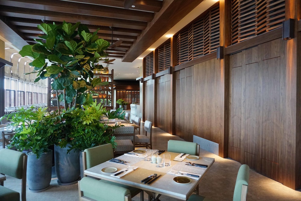 Hyatt Centric Victoria Harbour 56/70