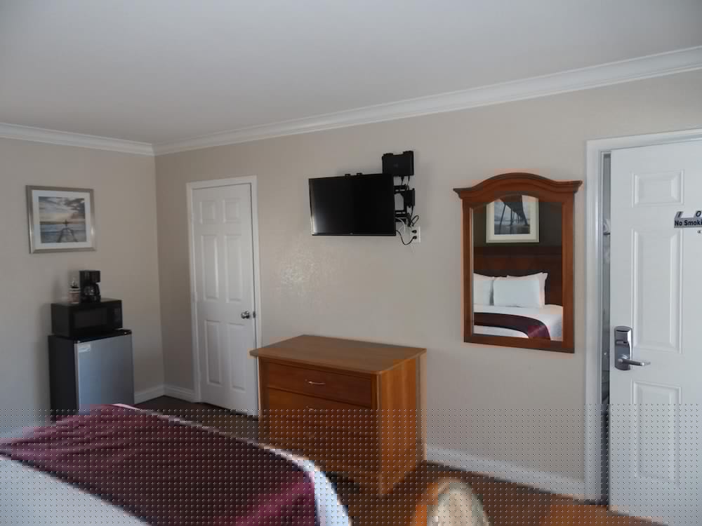 Hi-Way Host Motel 18/56