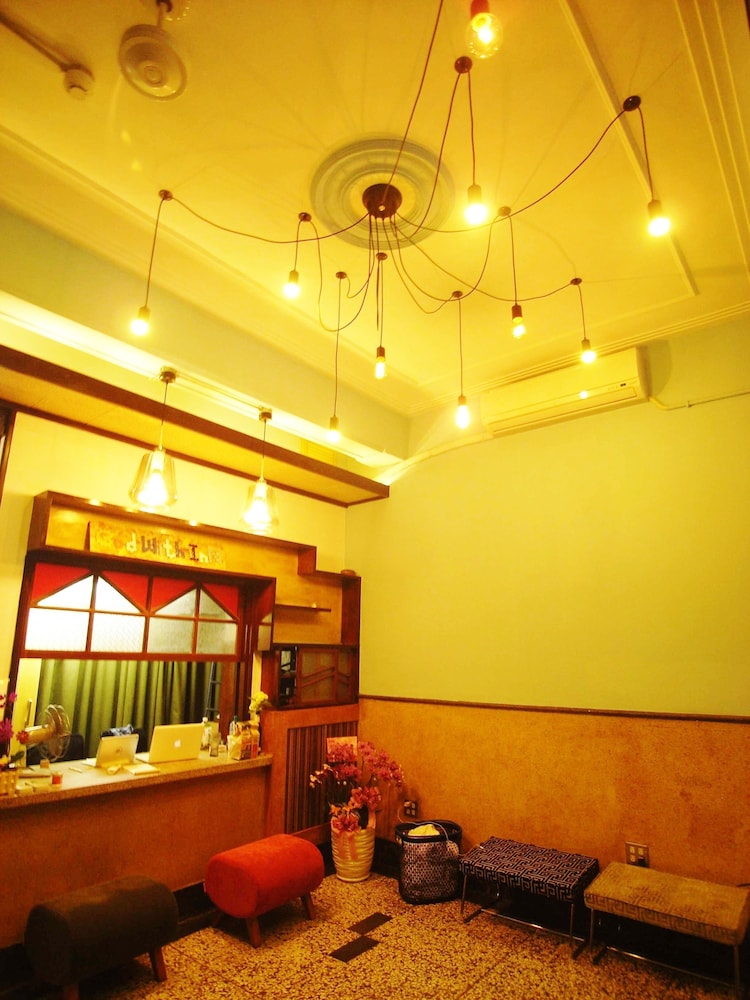 With inn Hostel 33/50