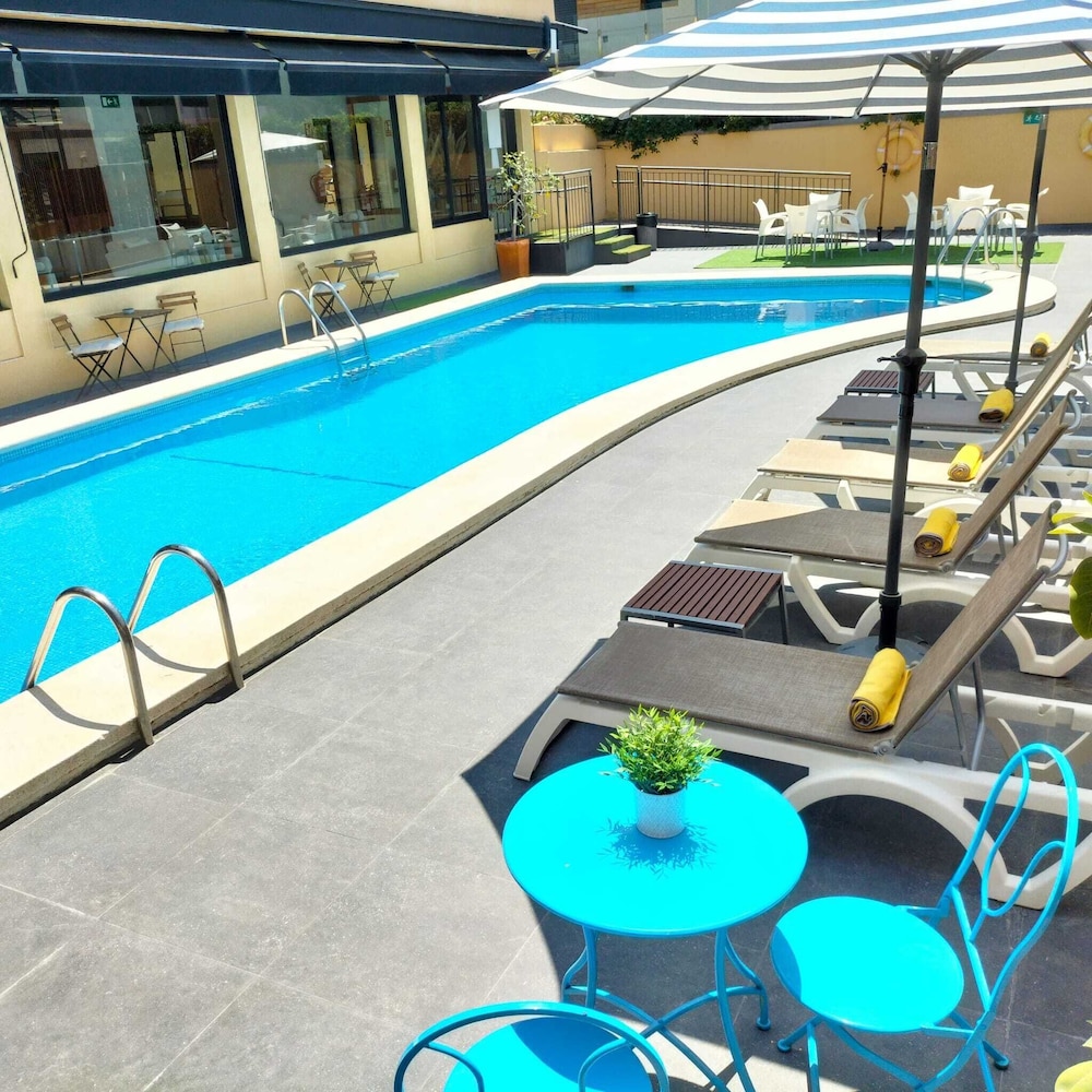 Hotel 153 67/71