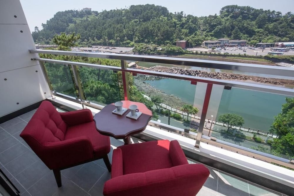 Cheonjiyeon Crystal Hotel 57/80